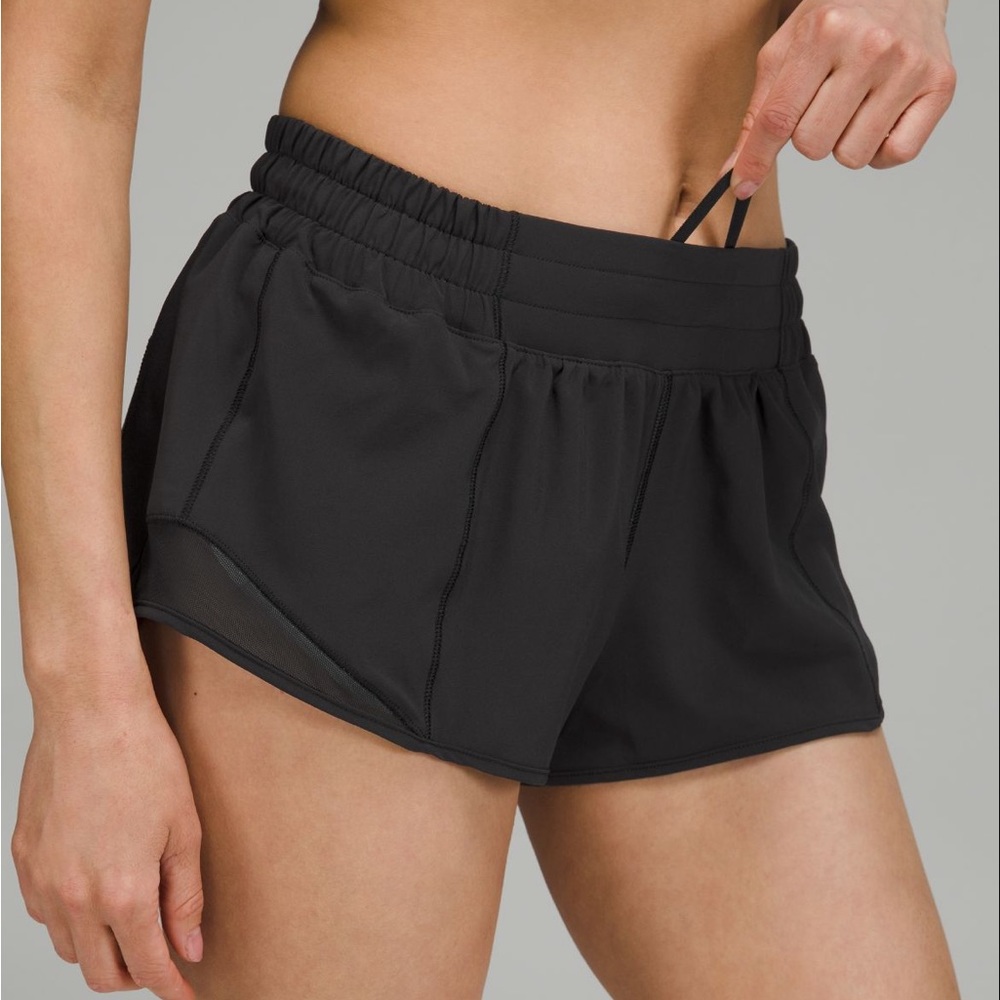 Lululemon 2.5 inch hotty hot low-rise shorts, size 6
